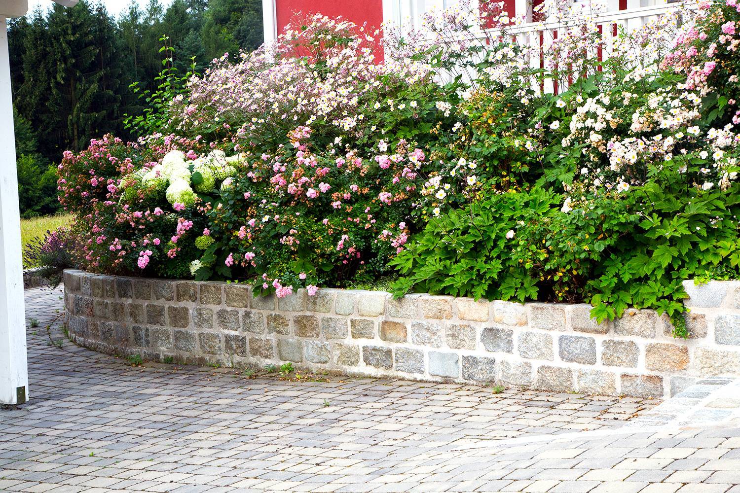 Hochbeet aus Granitsteinen