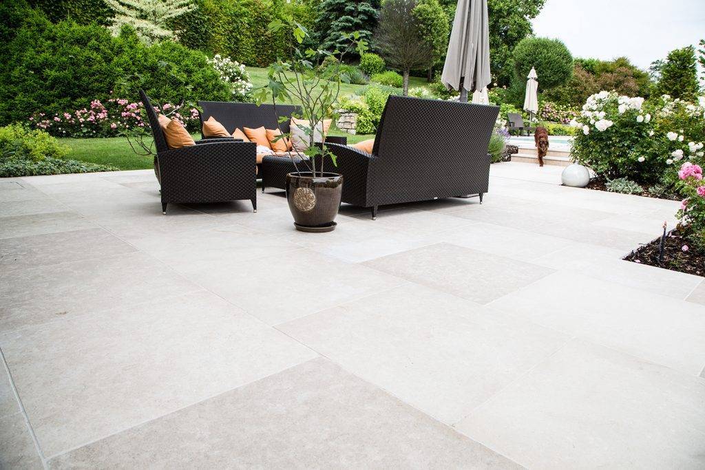 Pflasterflächen aus Hartkalkstein