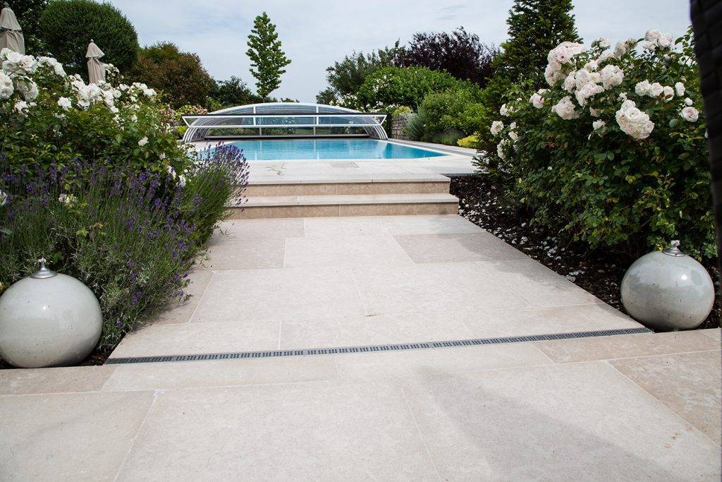 Hartkalksteinplatten für Pool und Wege