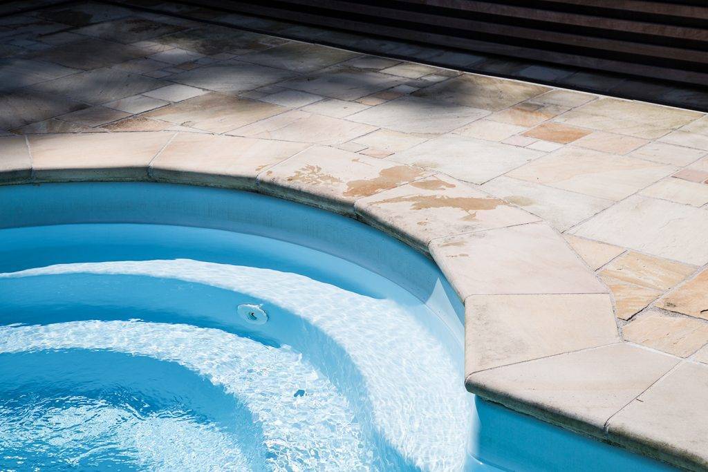 Pool umrandungen aus Naturstein