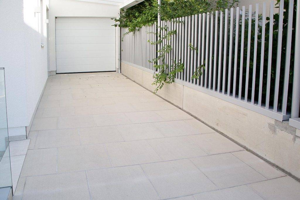 Betonsteinplatten als Wege und Pfade