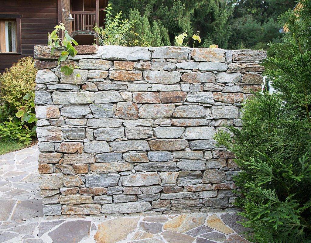 Zu unseren Leistungen gehört auch das setzen von Steimauern