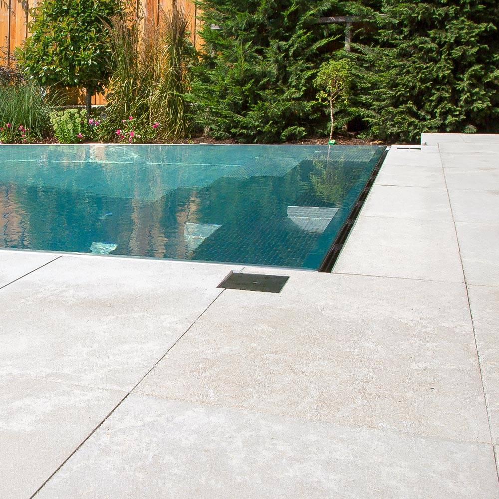 Pool Steinumrandungen