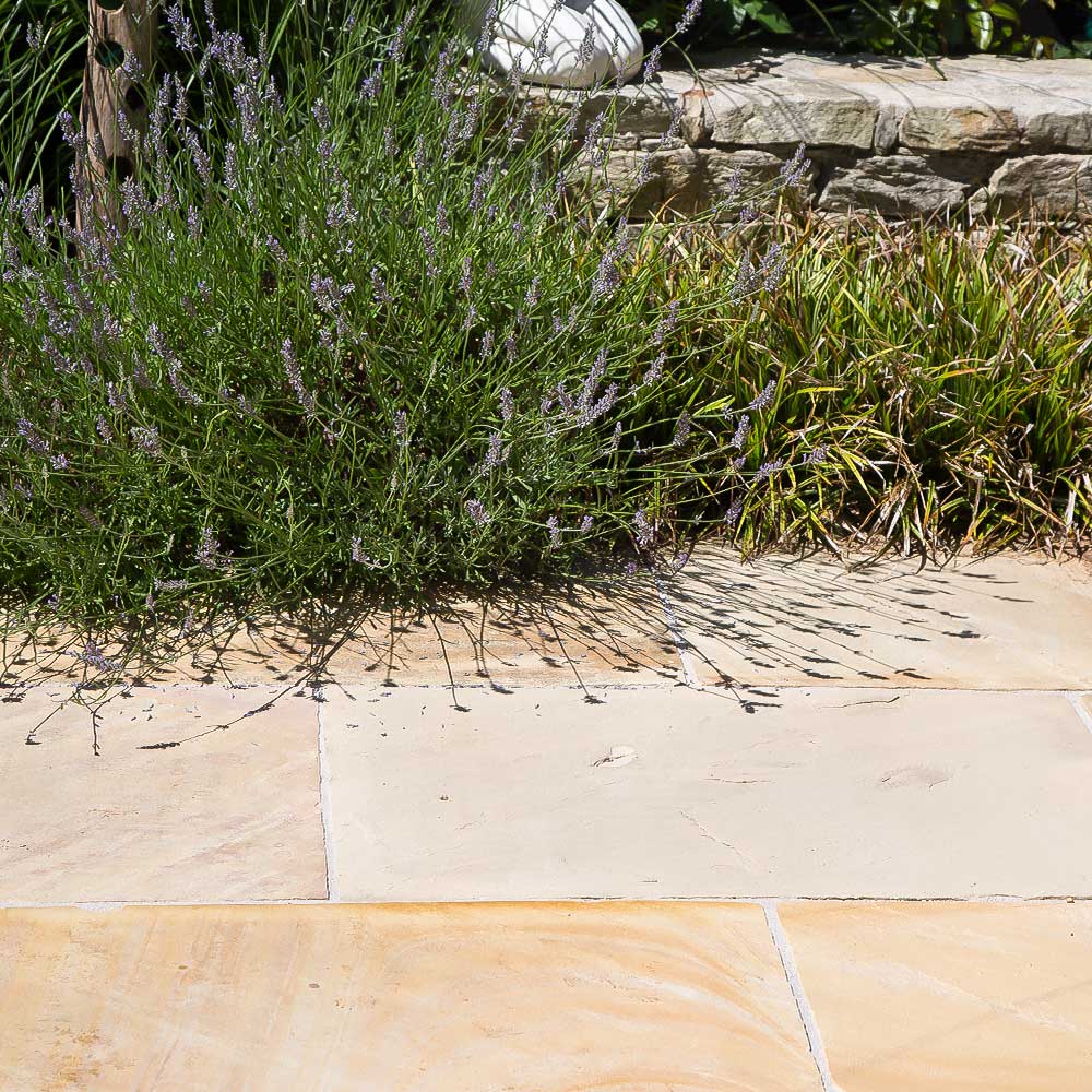 Travertin Steinterrasse mit Pool