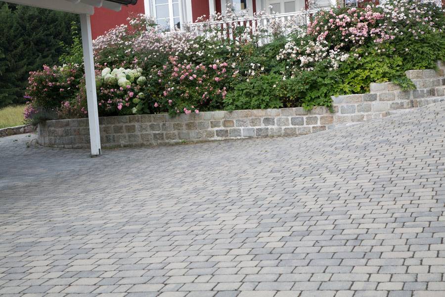 Parkplatz aus Betonstein Kopfsteinpflaster