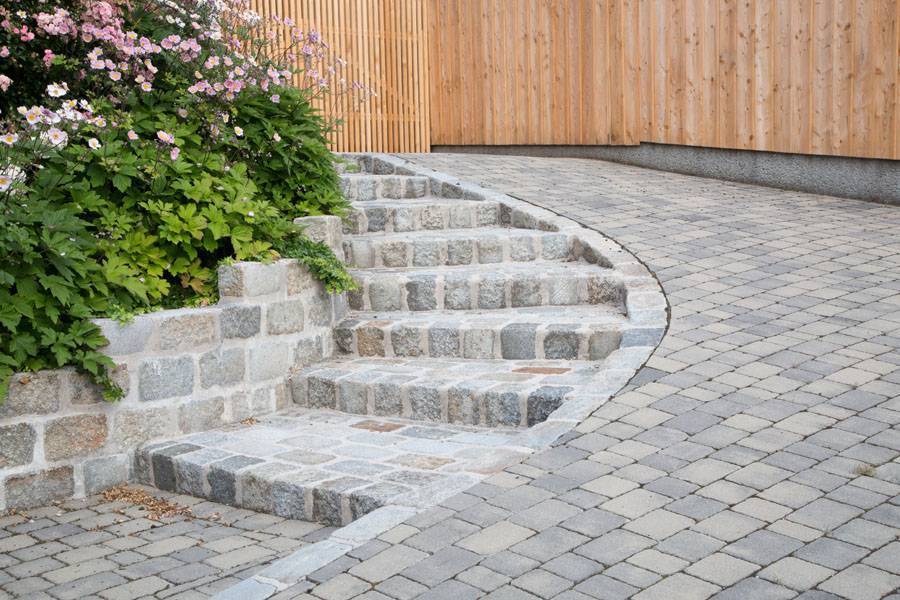 Hauszufahrtlösungen aus Betonstein