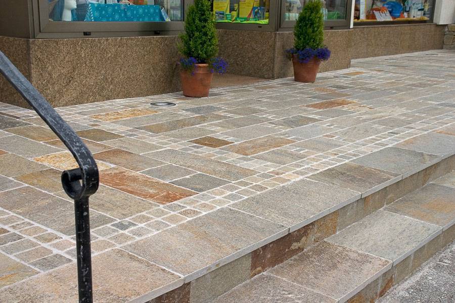 Gneis Stiegenaufgang