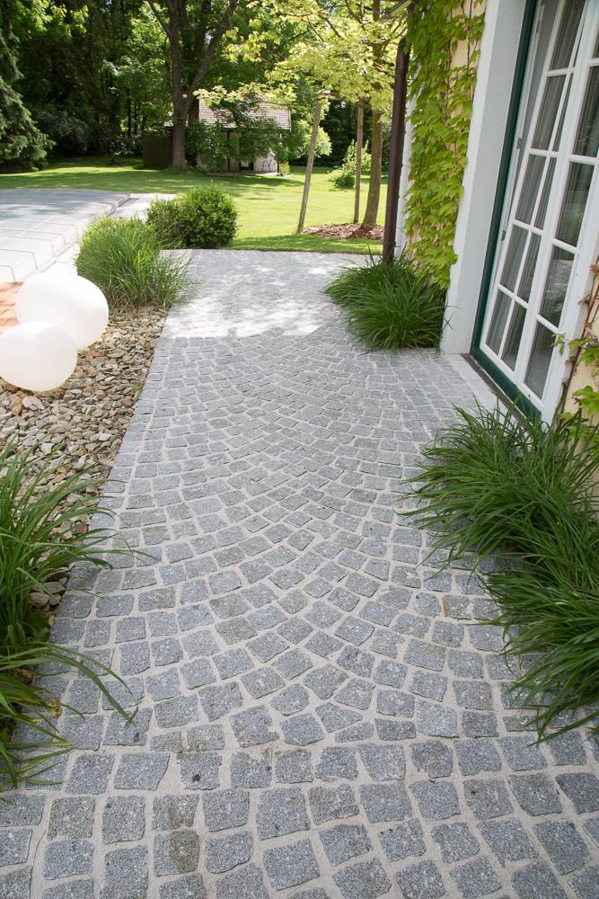 Wegegestaltung aus Garnit