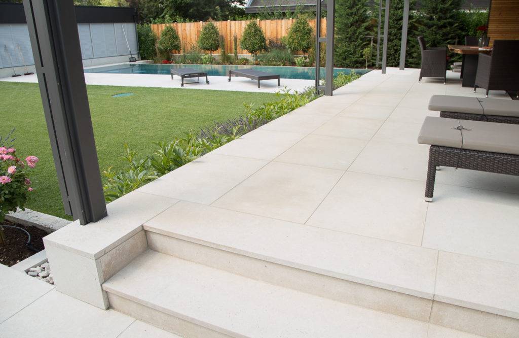 Stufen aus Hartkalkstein