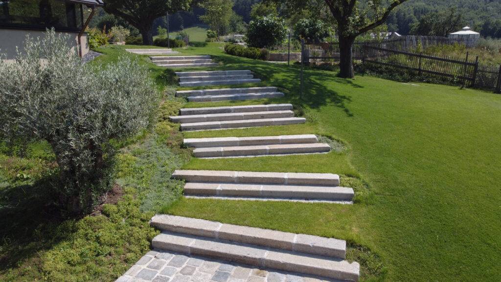 Gartentreppe aus Garnit