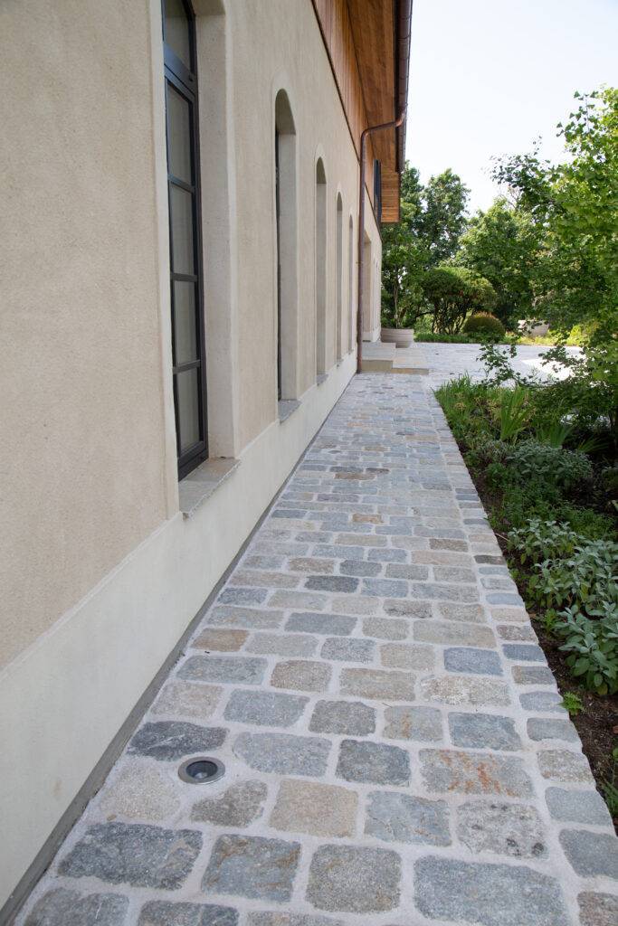 Hausumrandung aus Granit