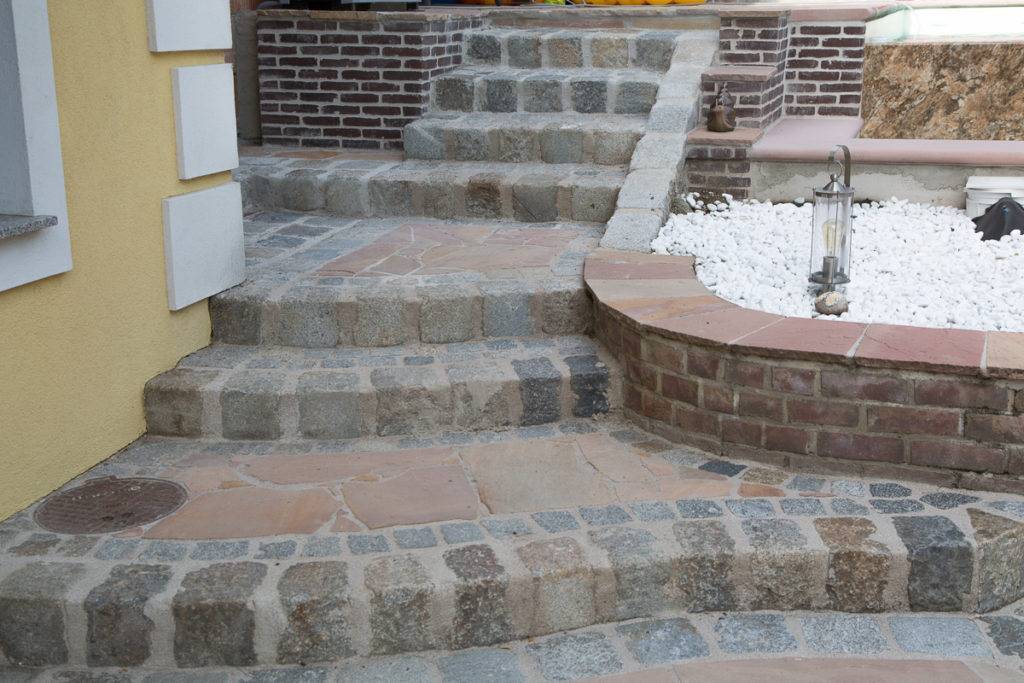 Gartentreppe aus Garnit