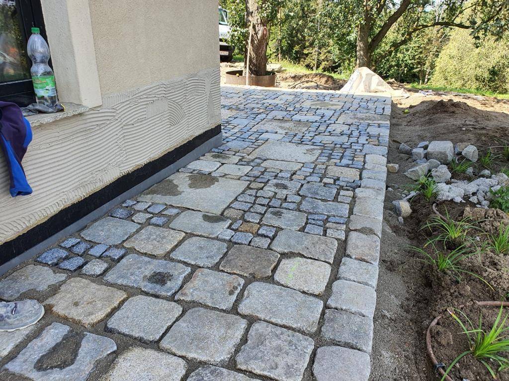 Hausumrandung aus Granit