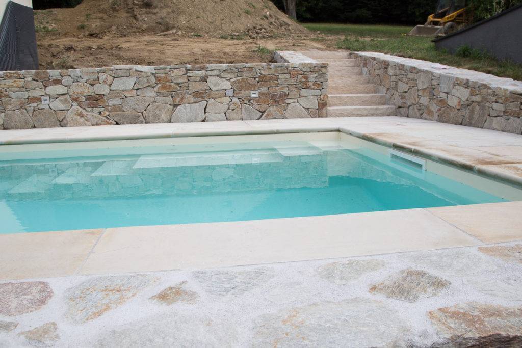 Standstein-Pool-Umrandung